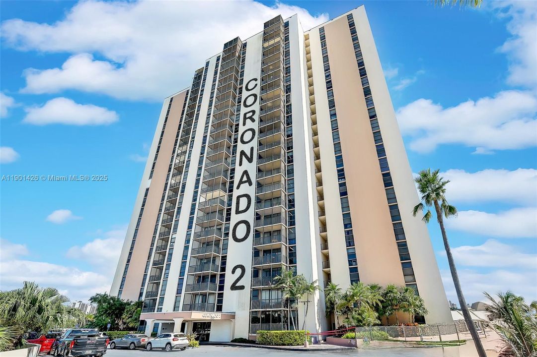 На продажу: $319,000 (2 спален, 2 ванн, 1138 Квадратных фут)