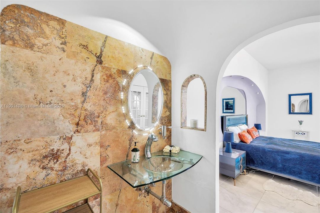 На продажу: $319,000 (2 спален, 2 ванн, 1138 Квадратных фут)