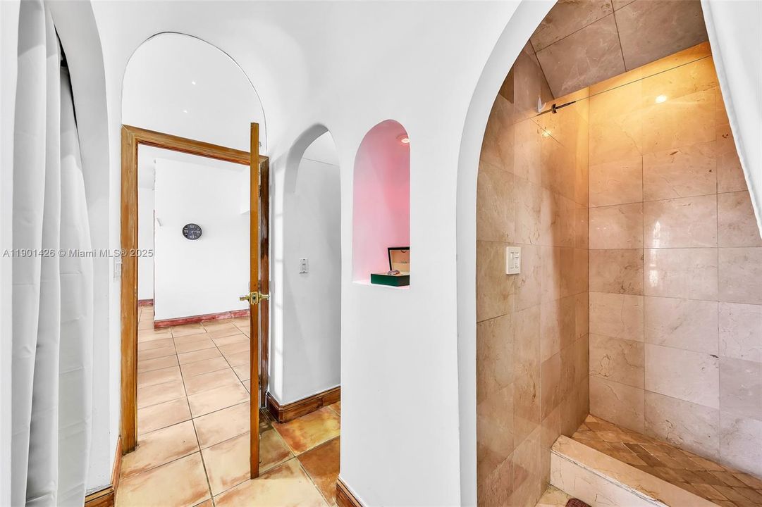 На продажу: $319,000 (2 спален, 2 ванн, 1138 Квадратных фут)