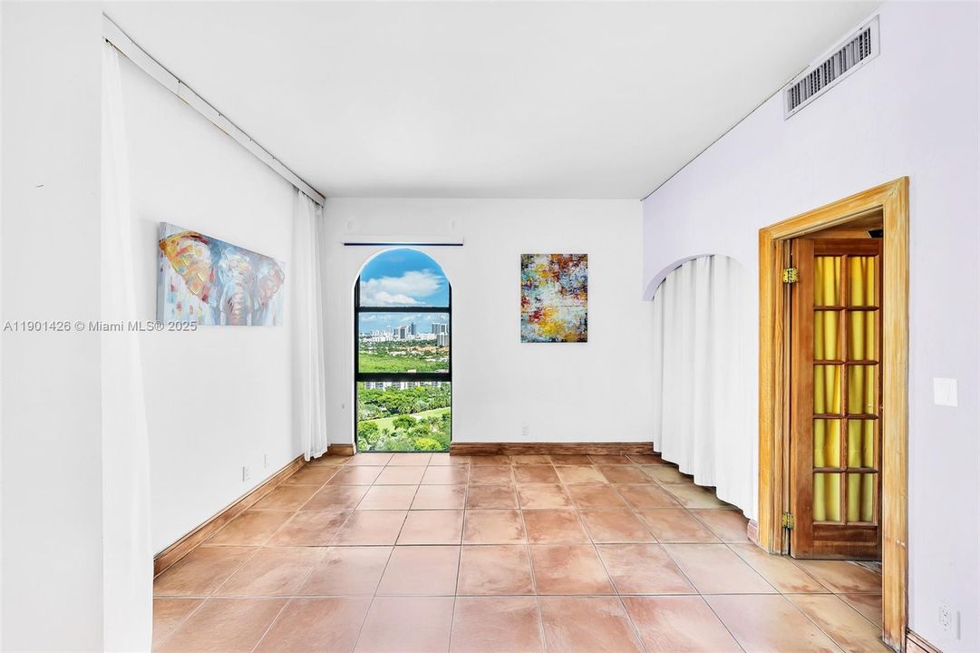 На продажу: $319,000 (2 спален, 2 ванн, 1138 Квадратных фут)