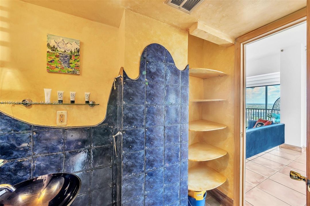 На продажу: $319,000 (2 спален, 2 ванн, 1138 Квадратных фут)