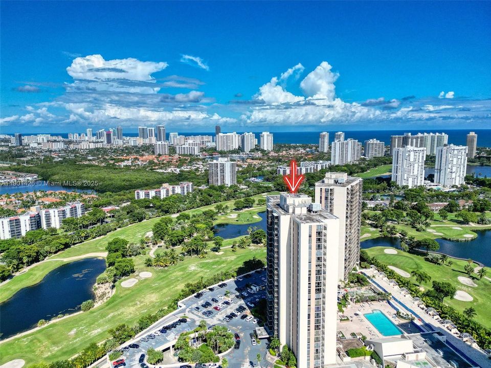 На продажу: $319,000 (2 спален, 2 ванн, 1138 Квадратных фут)