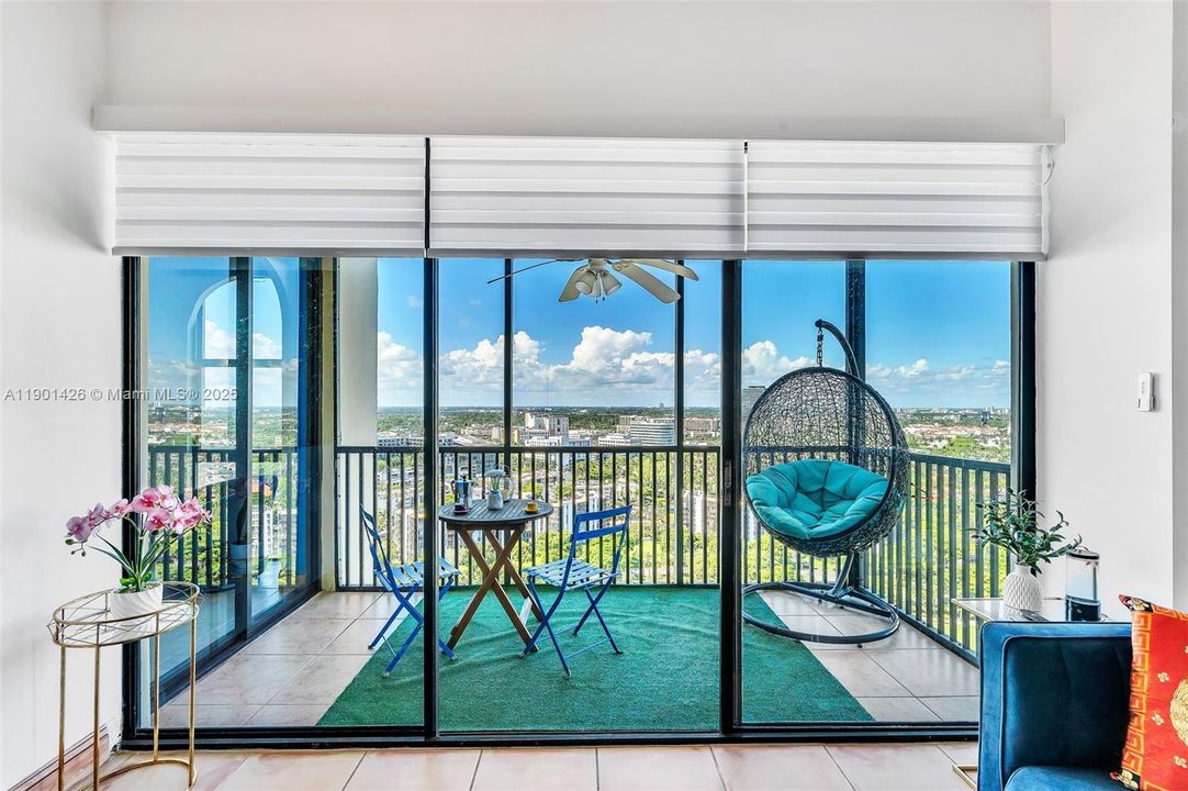 На продажу: $319,000 (2 спален, 2 ванн, 1138 Квадратных фут)