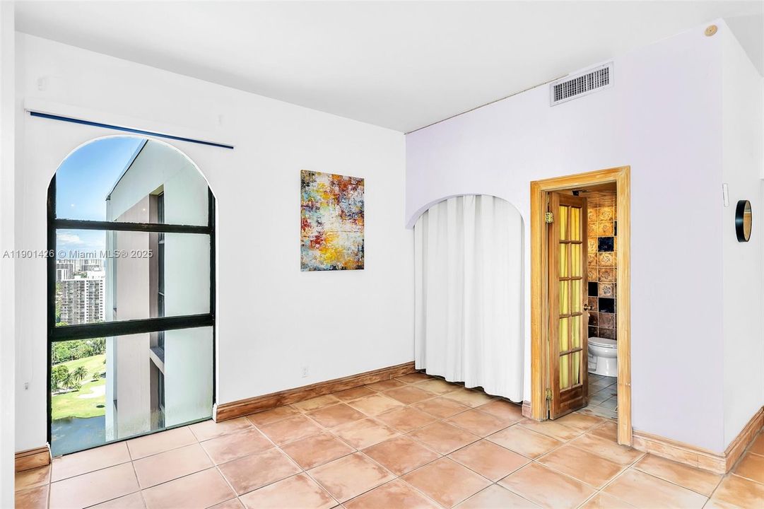 На продажу: $319,000 (2 спален, 2 ванн, 1138 Квадратных фут)