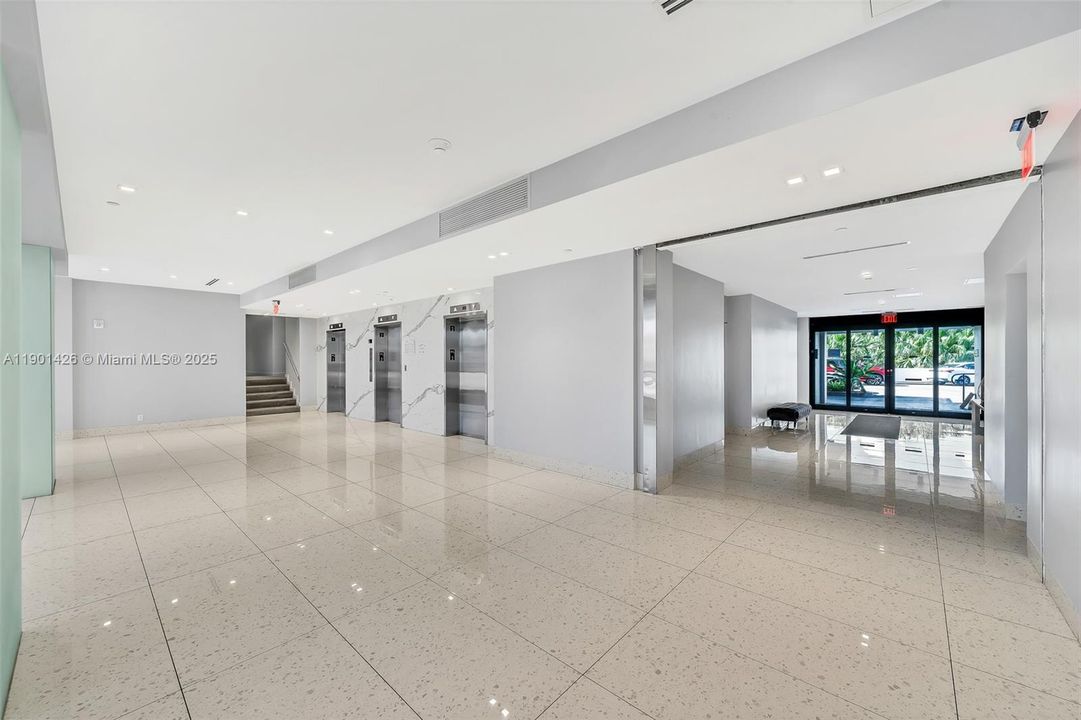 На продажу: $319,000 (2 спален, 2 ванн, 1138 Квадратных фут)