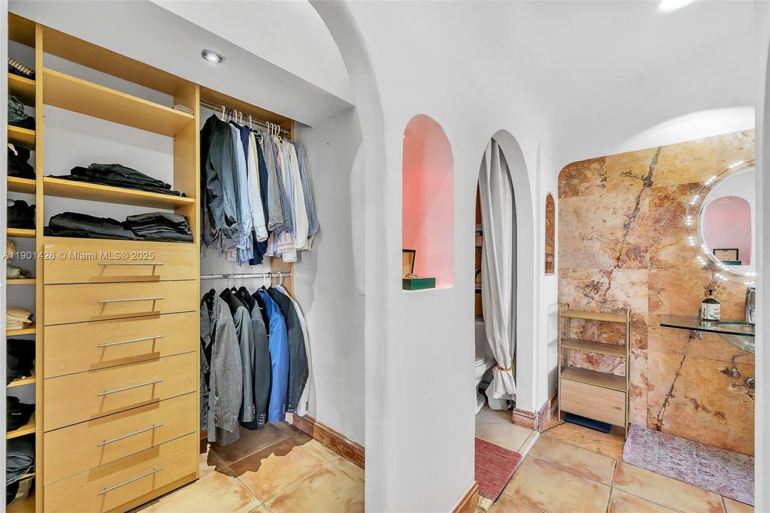 На продажу: $319,000 (2 спален, 2 ванн, 1138 Квадратных фут)