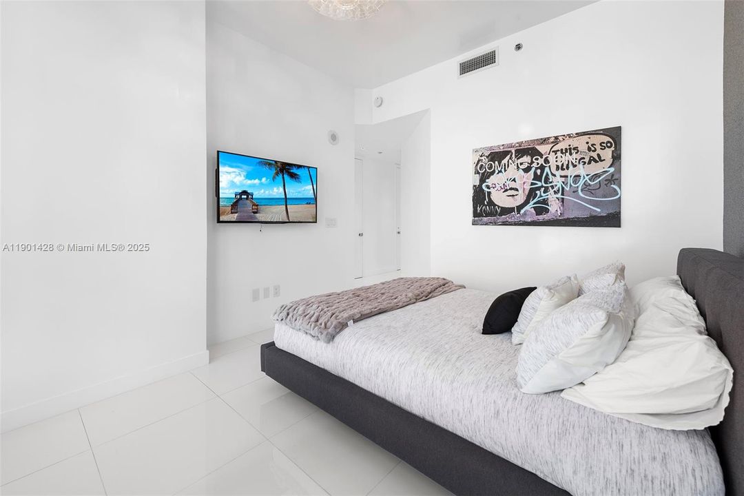 Recently Rented: $26,000 (2 beds, 2 baths, 1591 Square Feet)