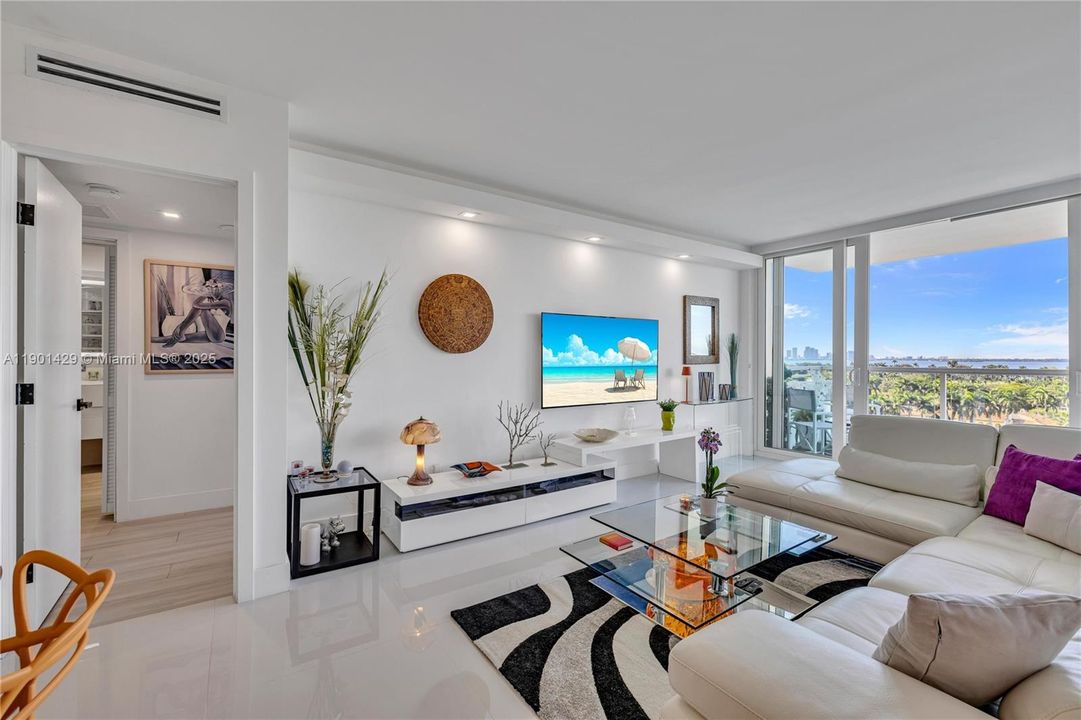 Recently Rented: $5,500 (2 beds, 2 baths, 1190 Square Feet)