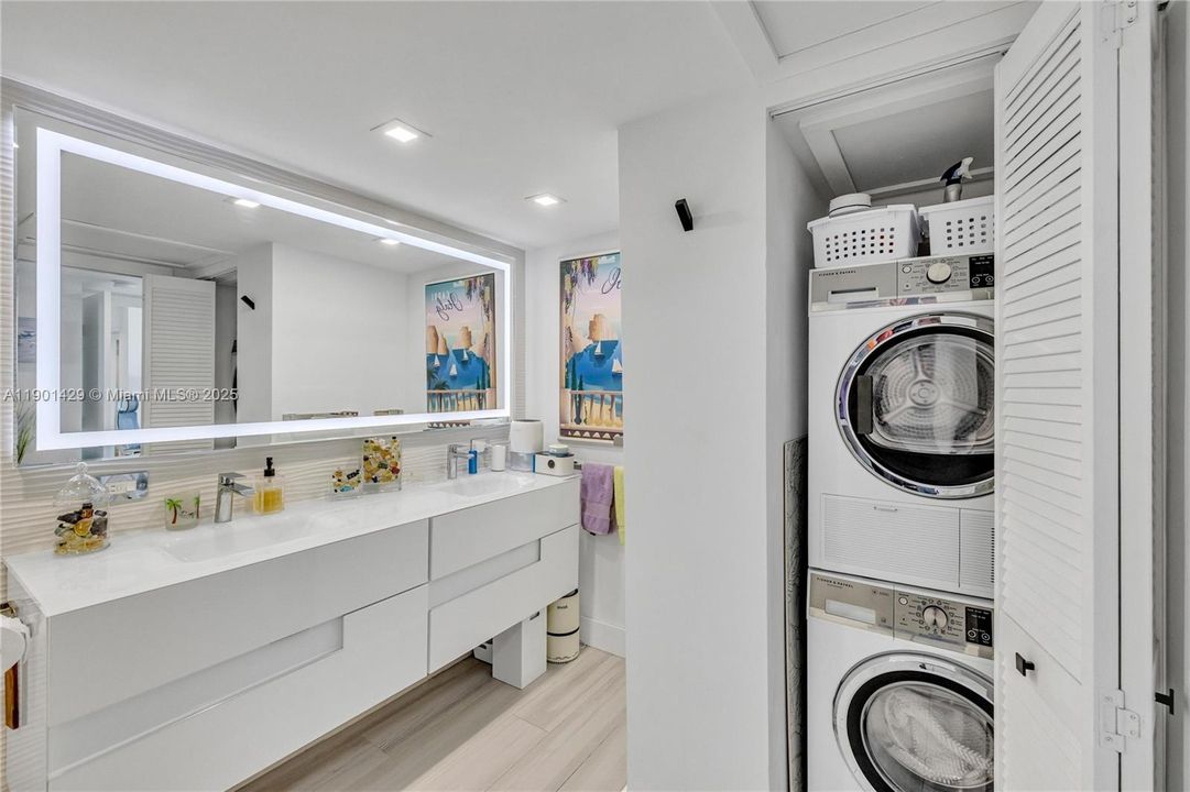 Recently Rented: $5,500 (2 beds, 2 baths, 1190 Square Feet)