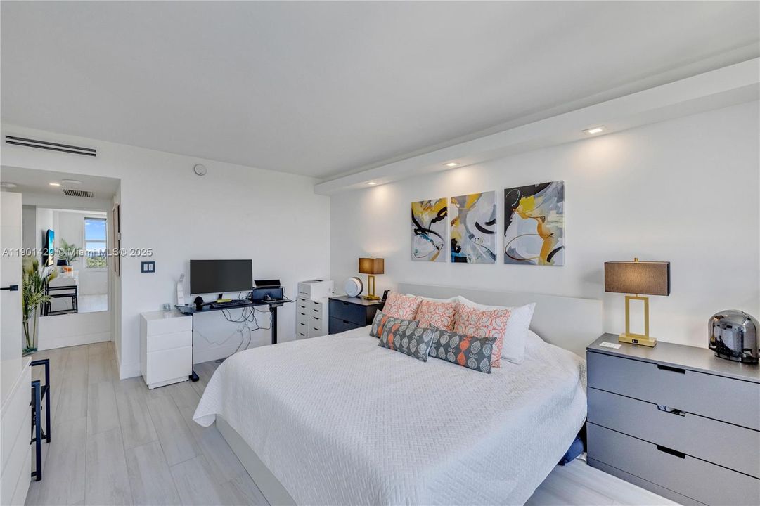 Recently Rented: $5,500 (2 beds, 2 baths, 1190 Square Feet)