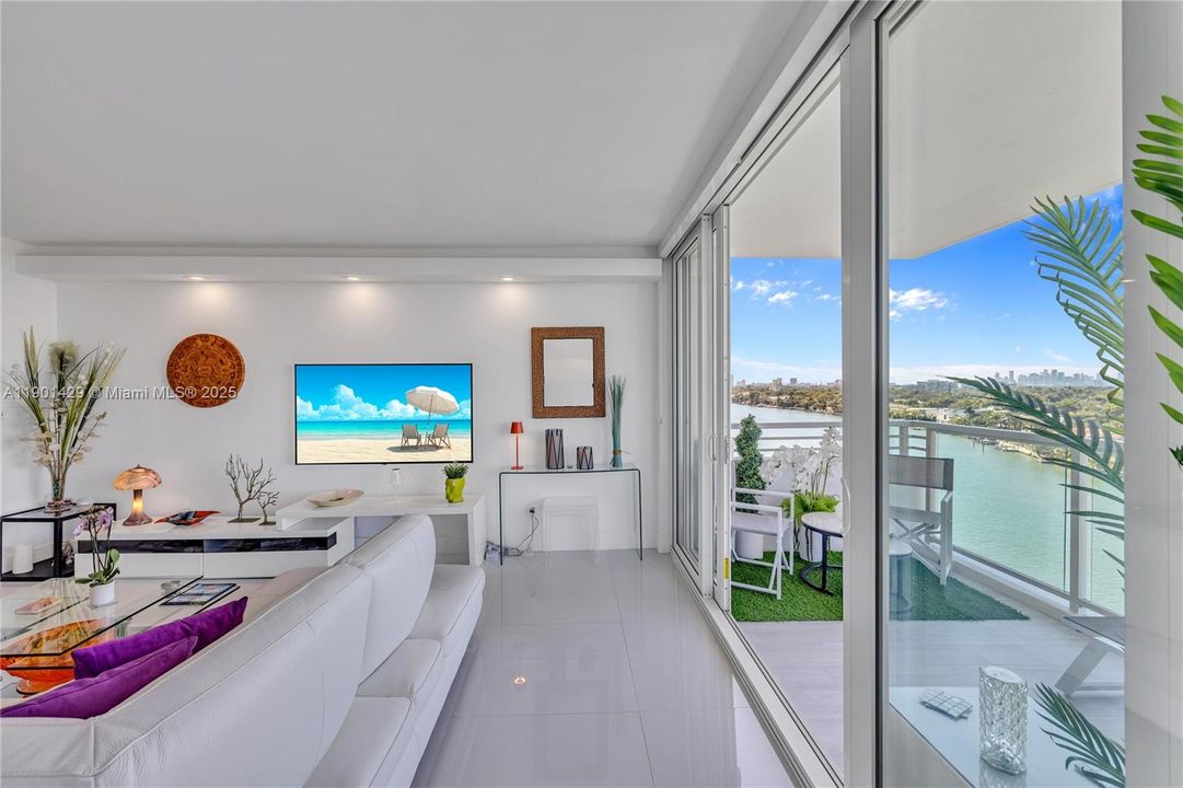 Recently Rented: $5,500 (2 beds, 2 baths, 1190 Square Feet)