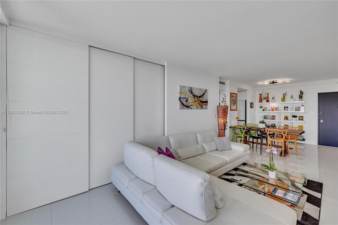 Recently Rented: $5,500 (2 beds, 2 baths, 1190 Square Feet)