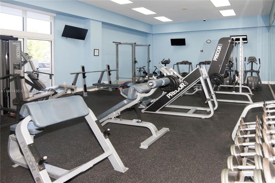 合同活跃: $2,950 (1 贝兹, 1 浴室, 810 平方英尺)