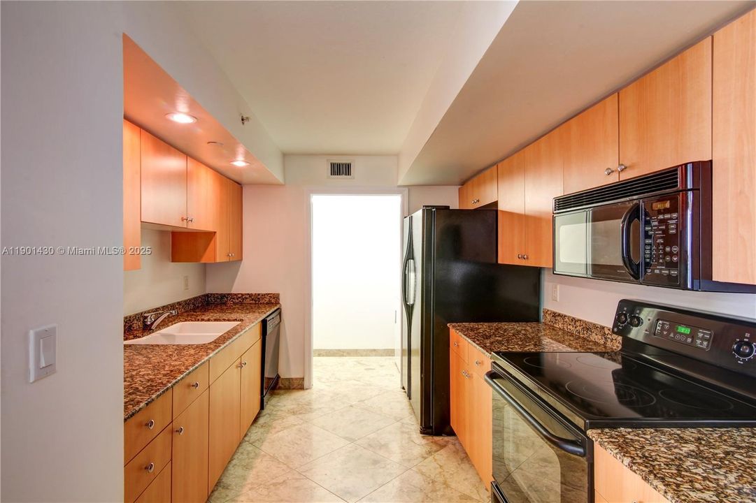 合同活跃: $2,950 (1 贝兹, 1 浴室, 810 平方英尺)