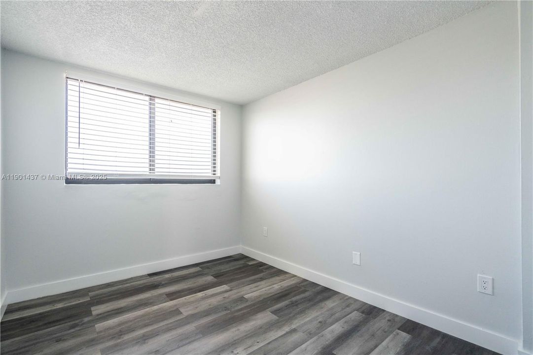 Activo con contrato: $2,800 (2 camas, 2 baños, 1000 Pies cuadrados)