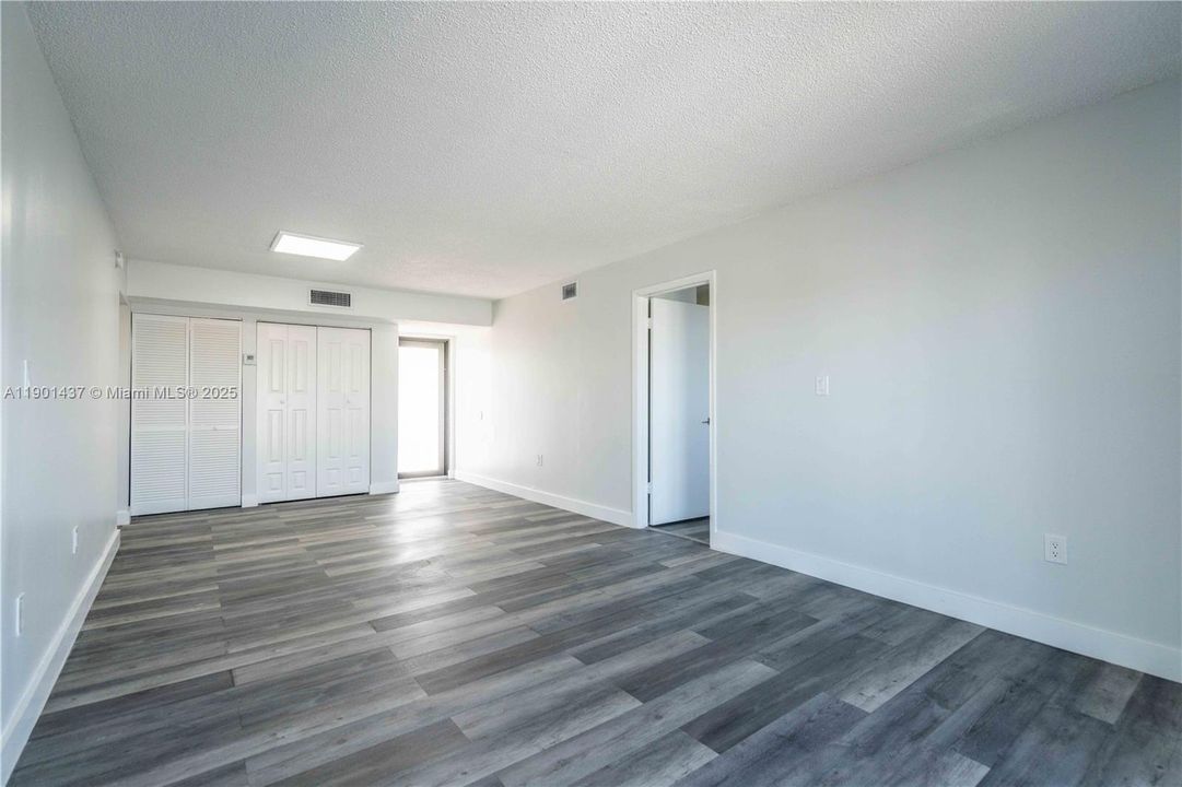 Activo con contrato: $2,800 (2 camas, 2 baños, 1000 Pies cuadrados)