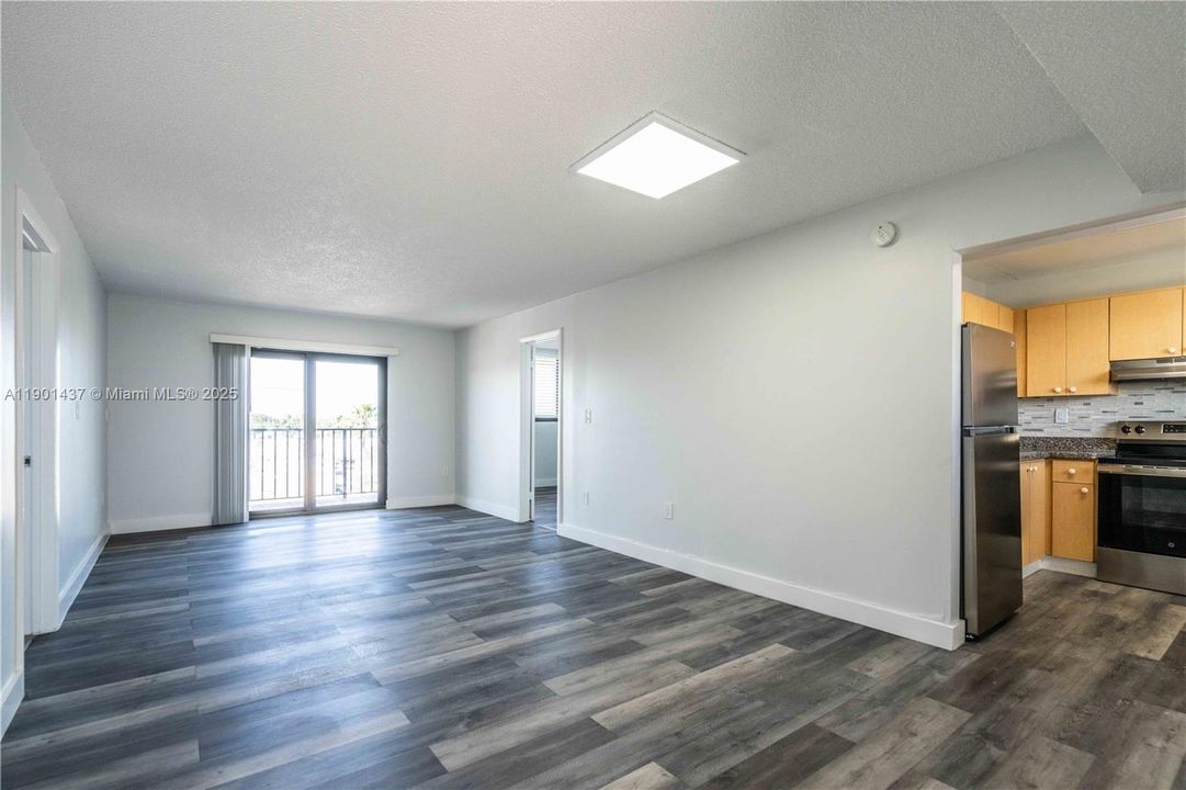 Activo con contrato: $2,800 (2 camas, 2 baños, 1000 Pies cuadrados)