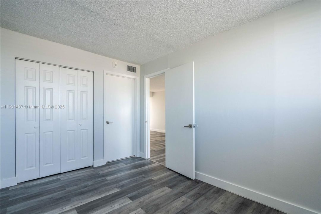 Activo con contrato: $2,800 (2 camas, 2 baños, 1000 Pies cuadrados)