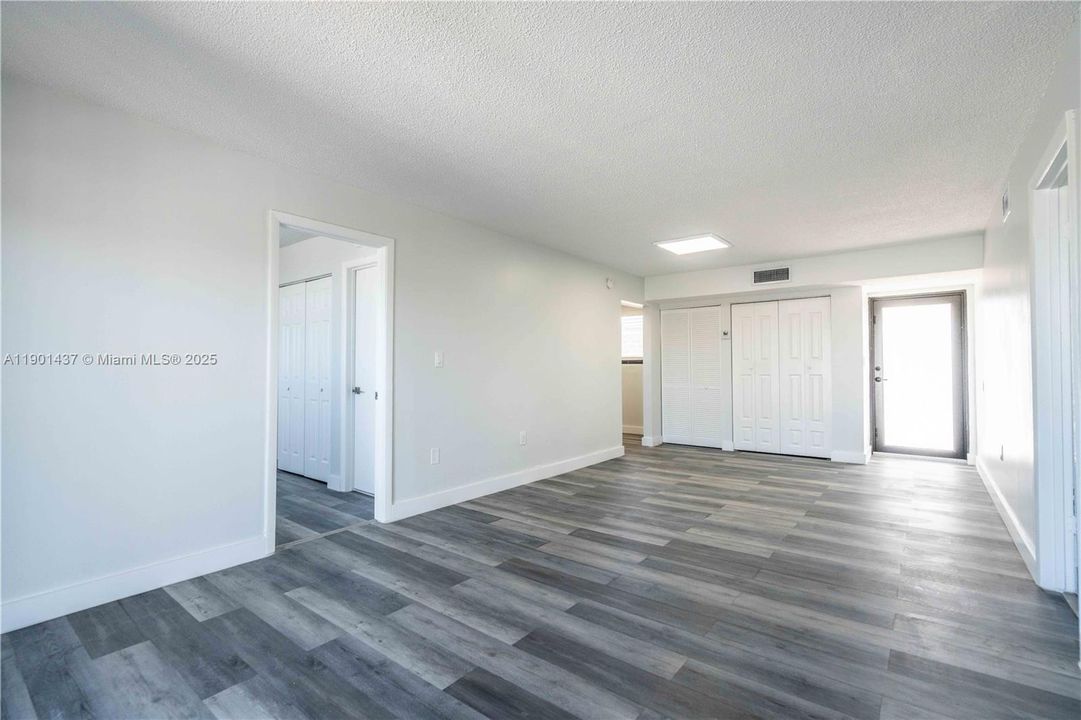 Activo con contrato: $2,800 (2 camas, 2 baños, 1000 Pies cuadrados)