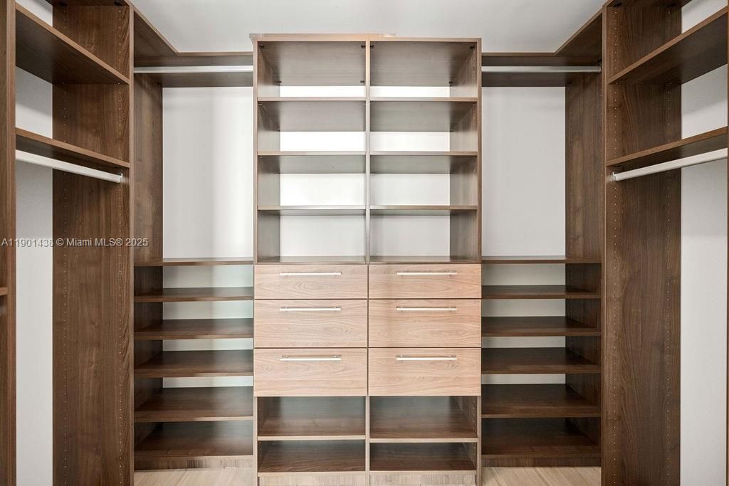 最近租的: $5,900 (2 贝兹, 3 浴室, 1151 平方英尺)