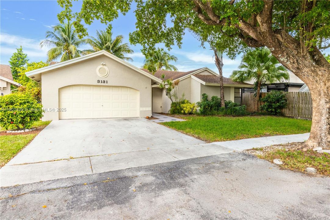Recently Sold: $480,000 (3 beds, 2 baths, 1466 Square Feet)