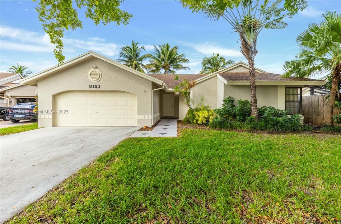 Recently Sold: $480,000 (3 beds, 2 baths, 1466 Square Feet)