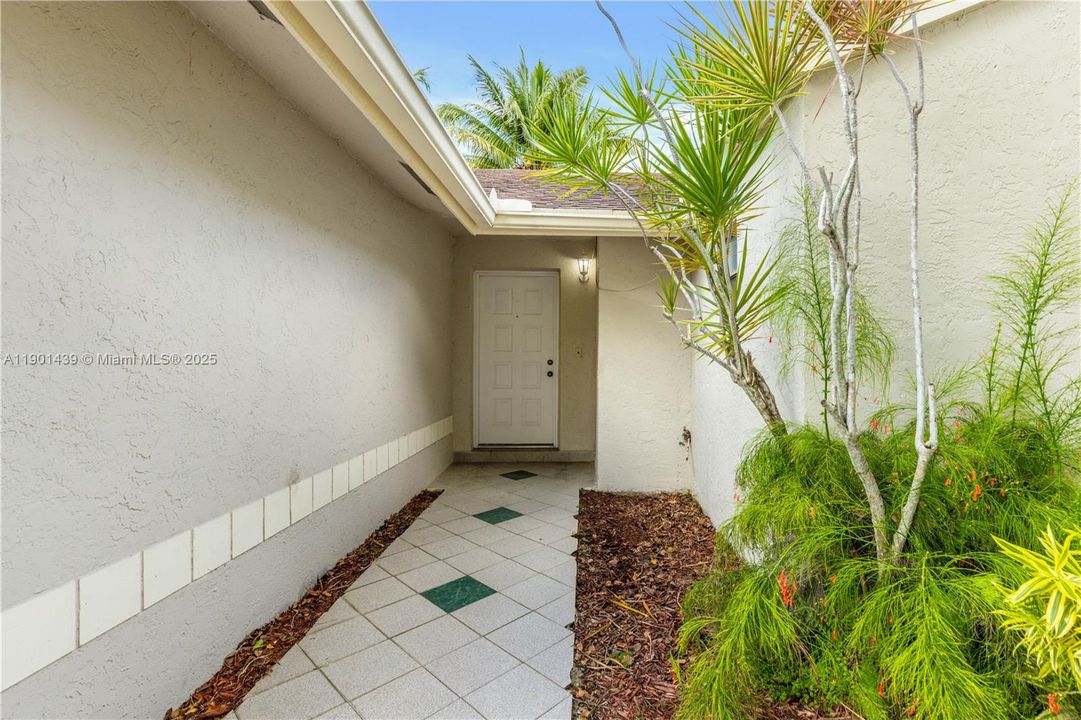 Recently Sold: $480,000 (3 beds, 2 baths, 1466 Square Feet)