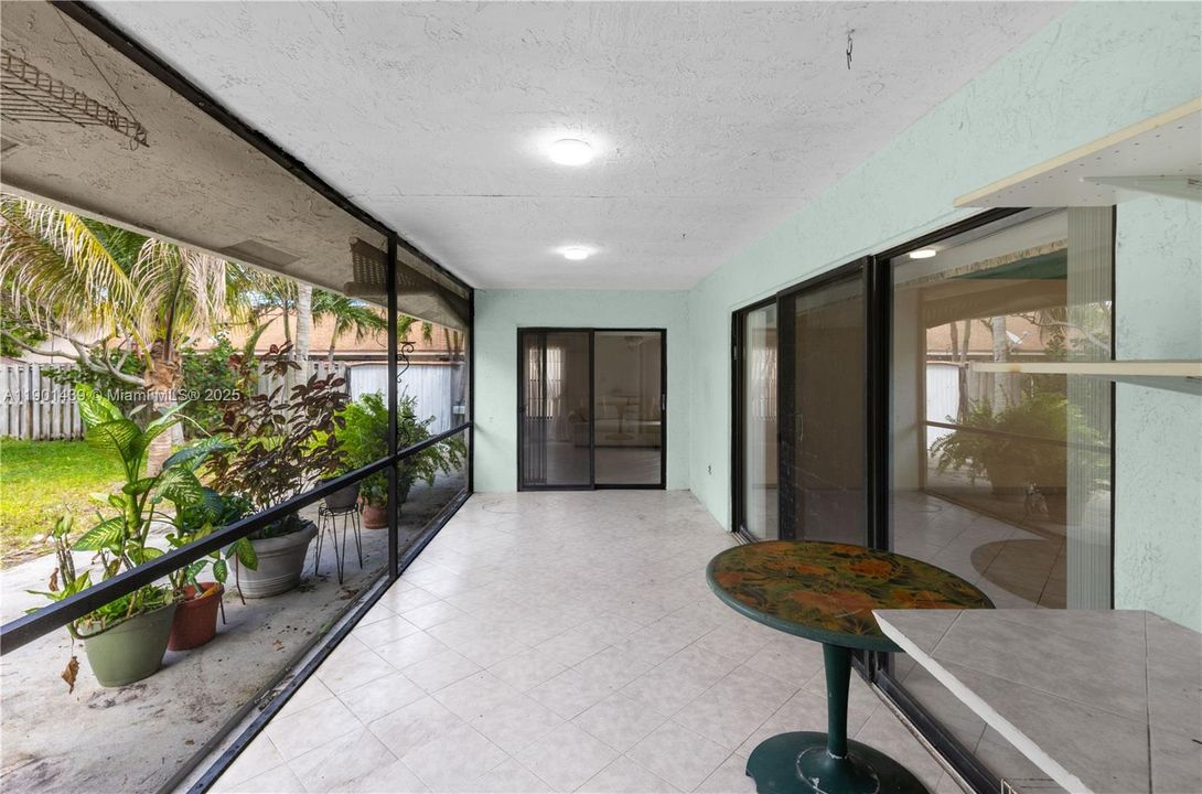 Recently Sold: $480,000 (3 beds, 2 baths, 1466 Square Feet)