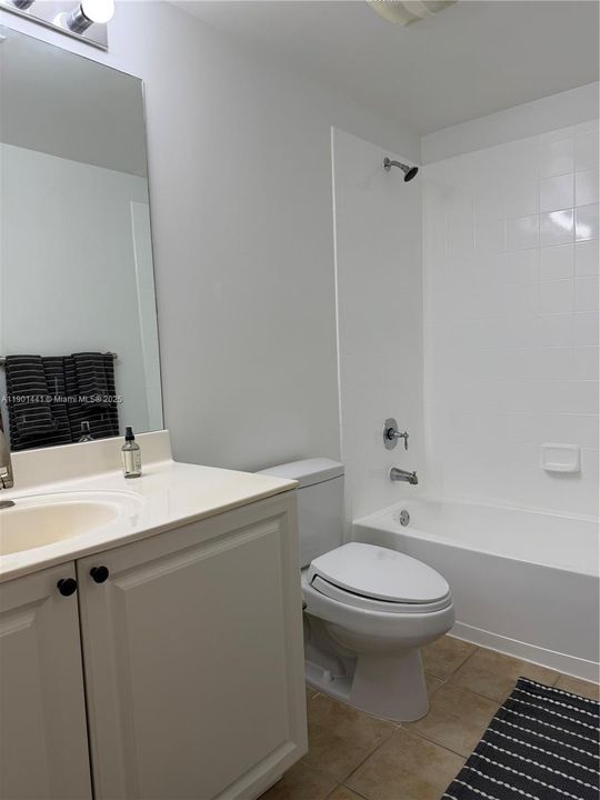 待售: $550,000 (2 贝兹, 2 浴室, 1072 平方英尺)