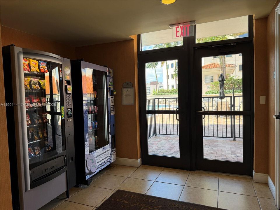 待售: $550,000 (2 贝兹, 2 浴室, 1072 平方英尺)