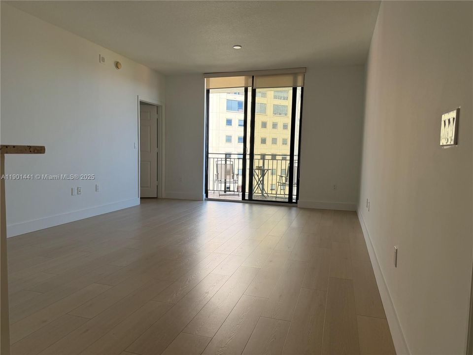 待售: $550,000 (2 贝兹, 2 浴室, 1072 平方英尺)