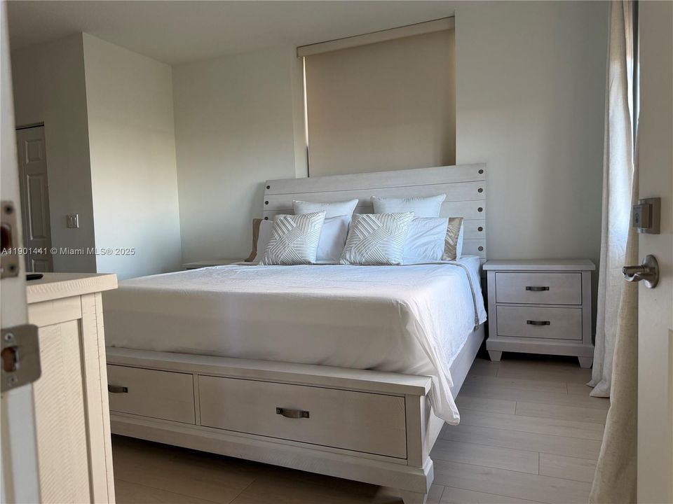 待售: $550,000 (2 贝兹, 2 浴室, 1072 平方英尺)