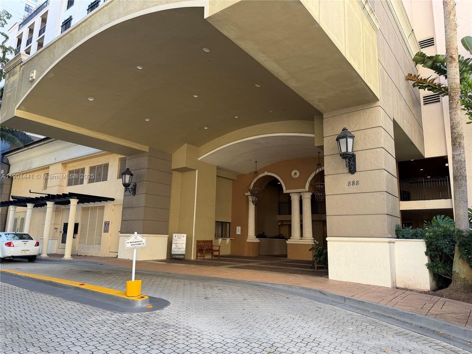 待售: $550,000 (2 贝兹, 2 浴室, 1072 平方英尺)