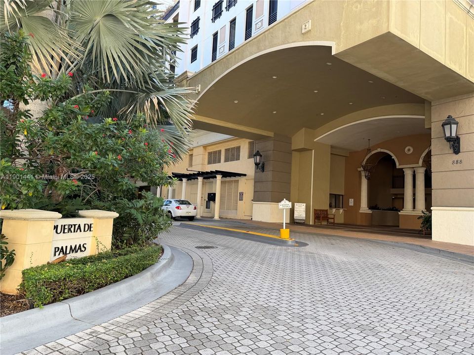 待售: $550,000 (2 贝兹, 2 浴室, 1072 平方英尺)