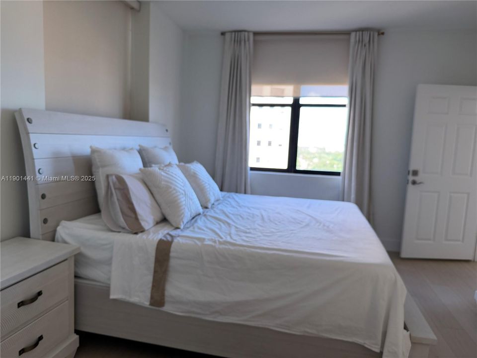 待售: $550,000 (2 贝兹, 2 浴室, 1072 平方英尺)