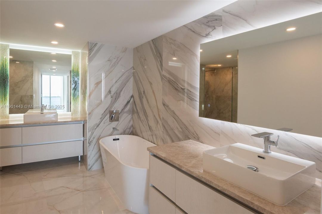 For Sale: $2,890,000 (2 beds, 2 baths, 1904 Square Feet)