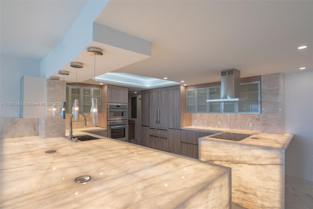 For Sale: $2,890,000 (2 beds, 2 baths, 1904 Square Feet)