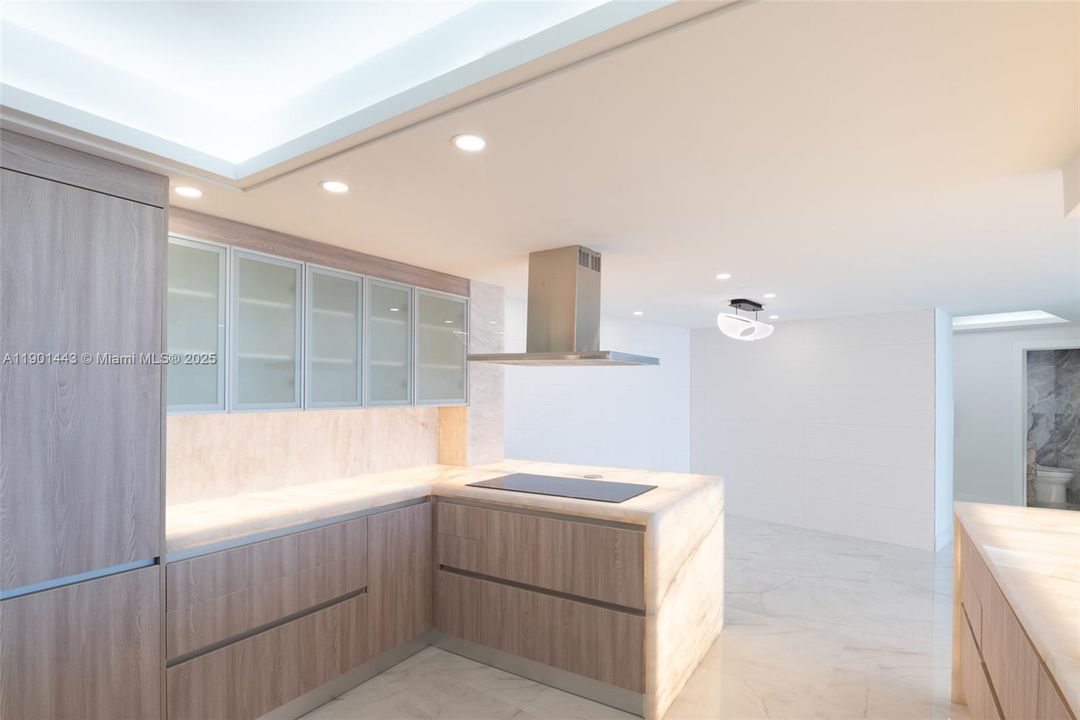 For Sale: $2,890,000 (2 beds, 2 baths, 1904 Square Feet)