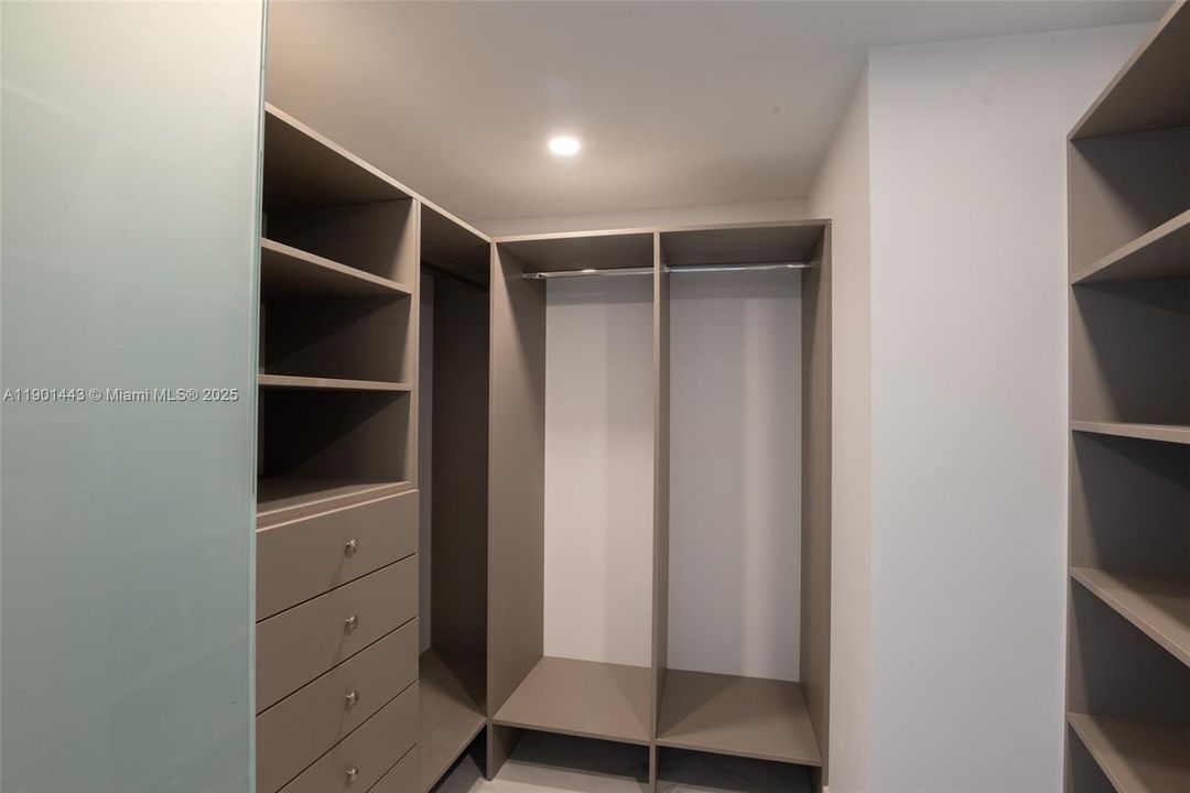 For Sale: $2,890,000 (2 beds, 2 baths, 1904 Square Feet)