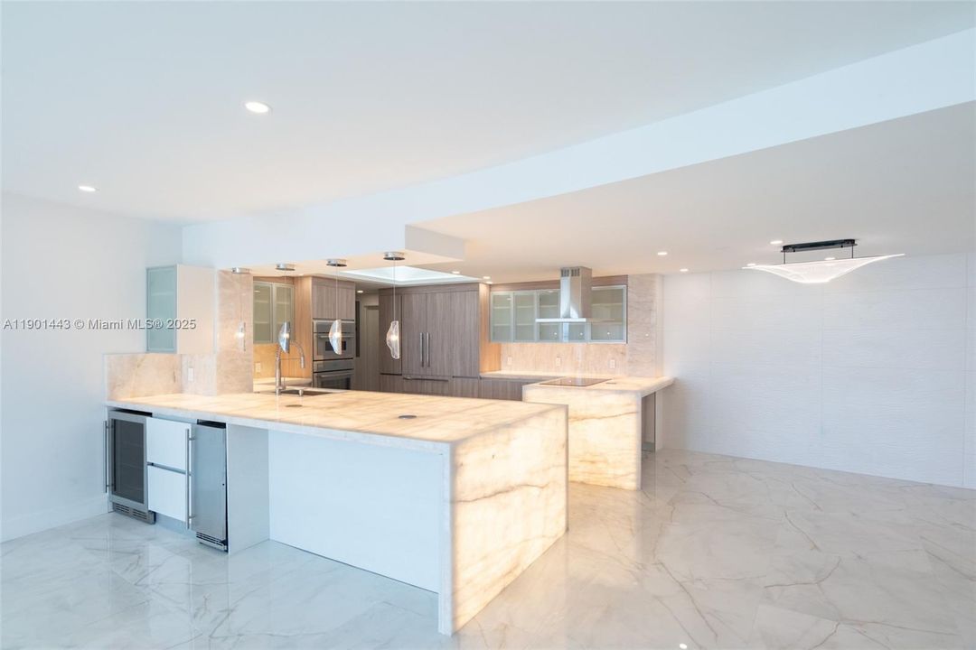 For Sale: $2,890,000 (2 beds, 2 baths, 1904 Square Feet)