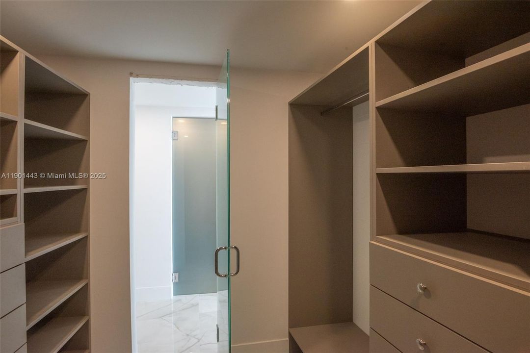 For Sale: $2,890,000 (2 beds, 2 baths, 1904 Square Feet)