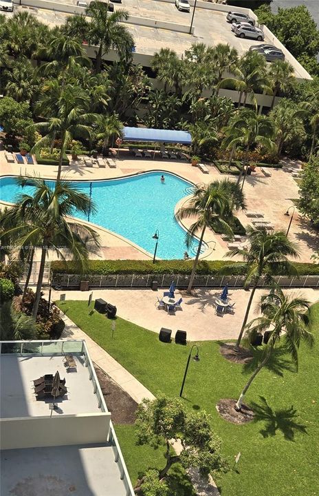 Active With Contract: $2,500 (1 beds, 1 baths, 1000 Square Feet)