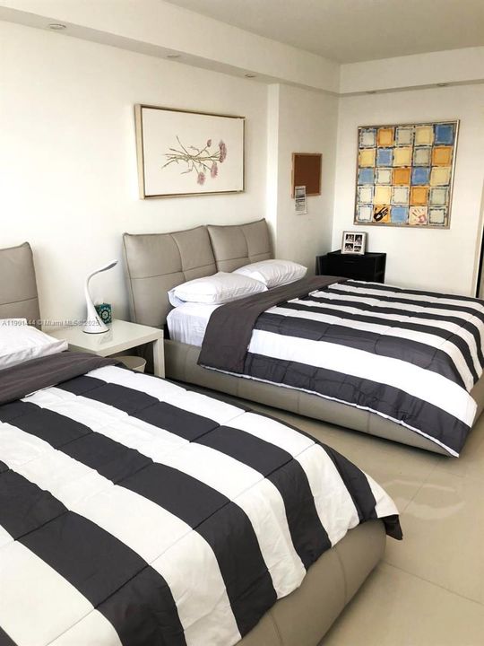 Active With Contract: $2,500 (1 beds, 1 baths, 1000 Square Feet)