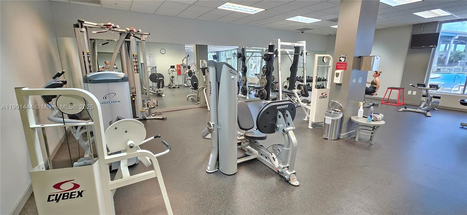 Active With Contract: $2,500 (1 beds, 1 baths, 1000 Square Feet)