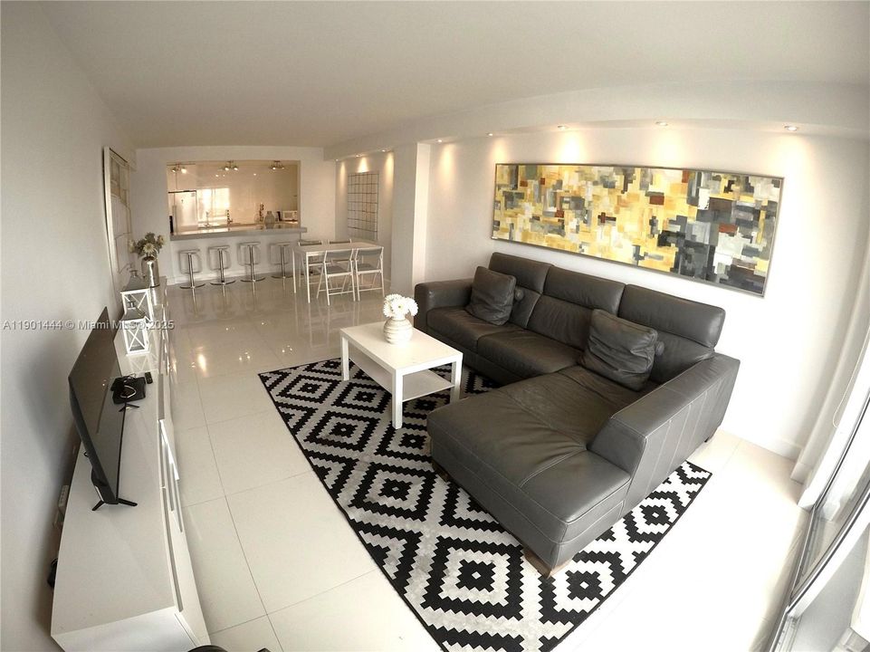 Active With Contract: $2,500 (1 beds, 1 baths, 1000 Square Feet)