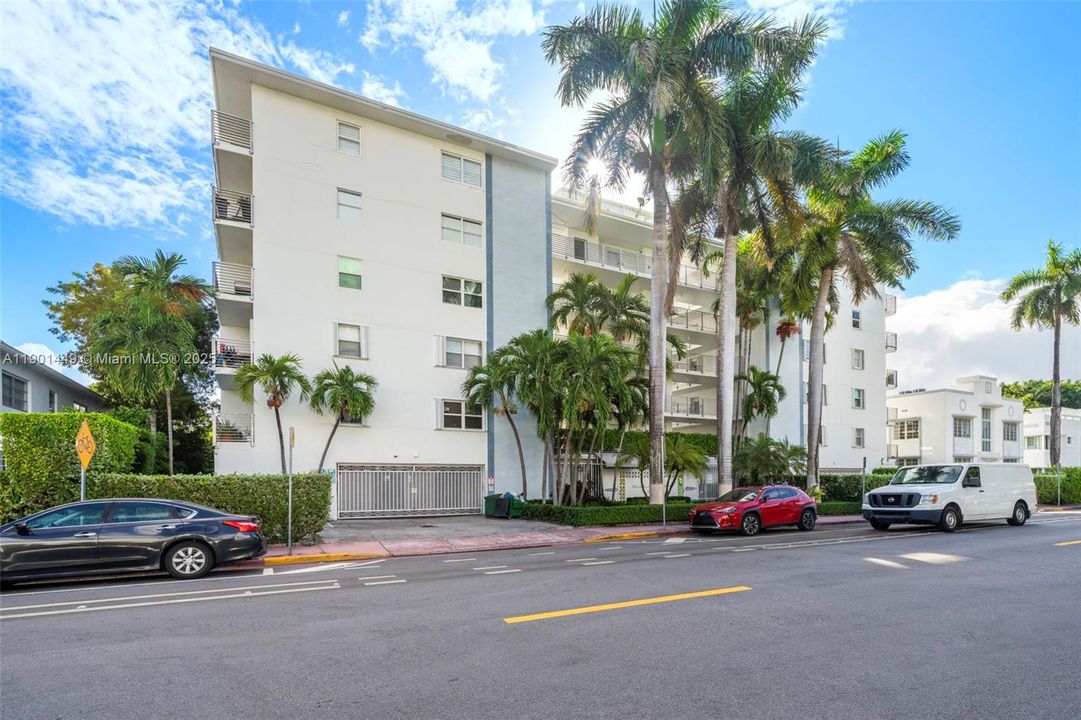 Recently Rented: $2,495 (1 beds, 1 baths, 694 Square Feet)