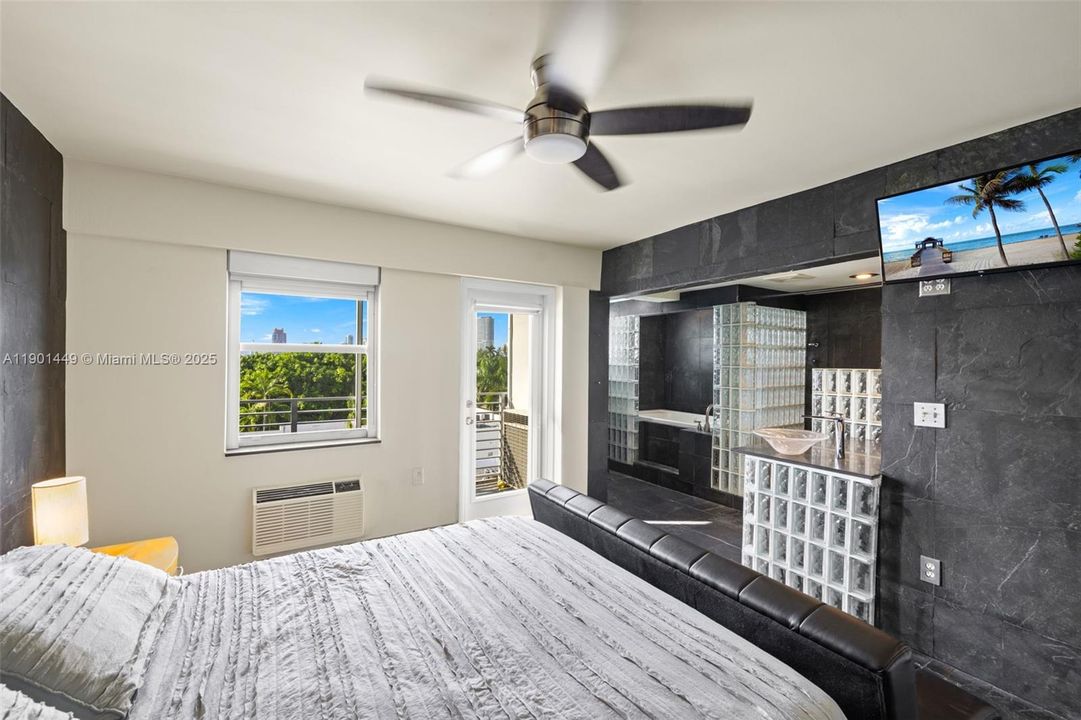 Recently Rented: $2,495 (1 beds, 1 baths, 694 Square Feet)