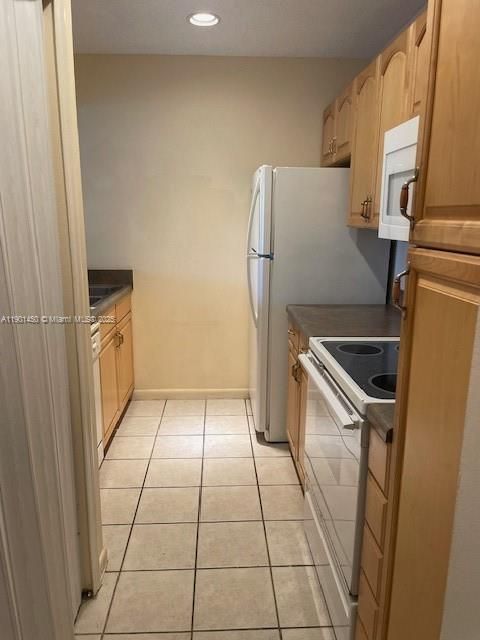 Active With Contract: $1,650 (2 beds, 2 baths, 0 Square Feet)