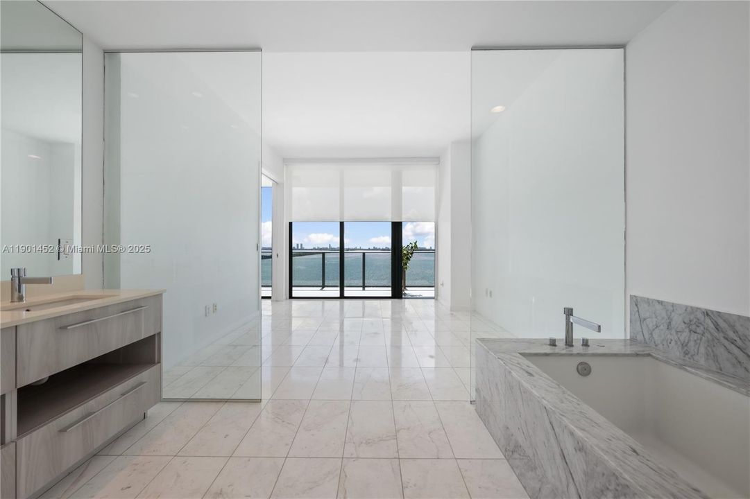 Recently Rented: $6,100 (2 beds, 3 baths, 1186 Square Feet)