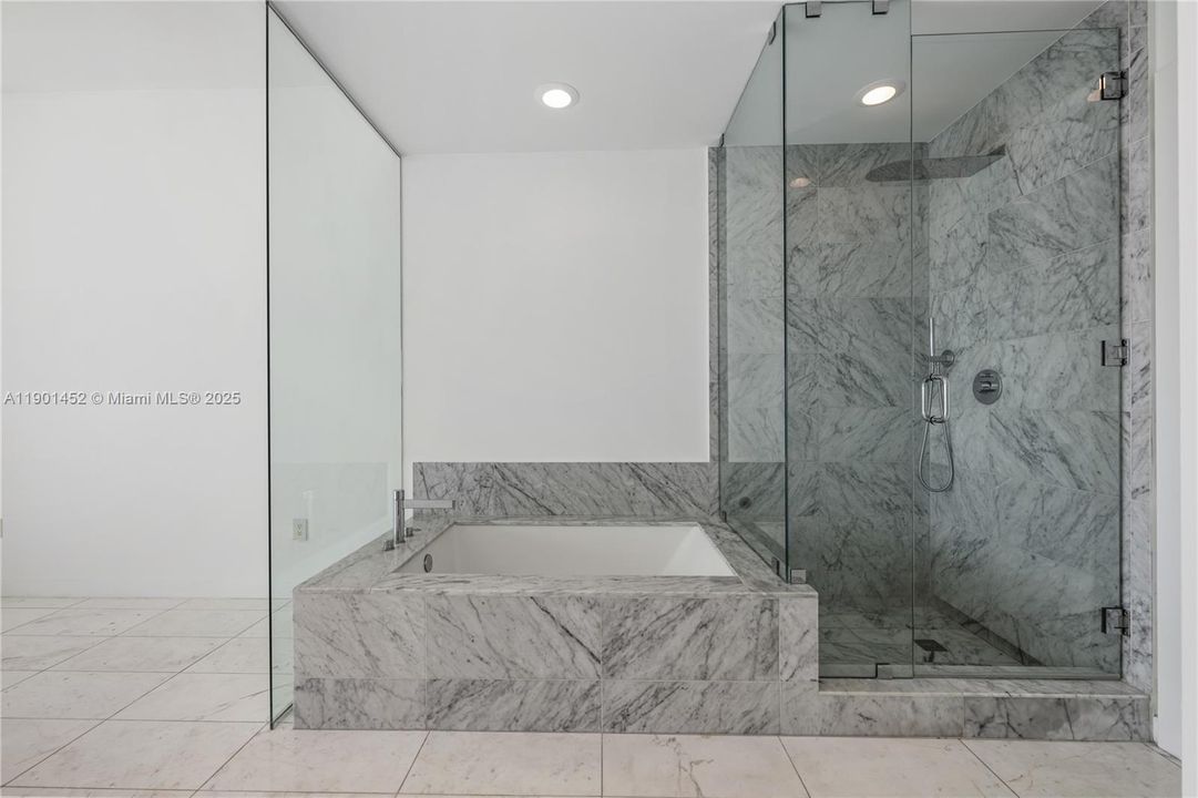 Recently Rented: $6,100 (2 beds, 3 baths, 1186 Square Feet)